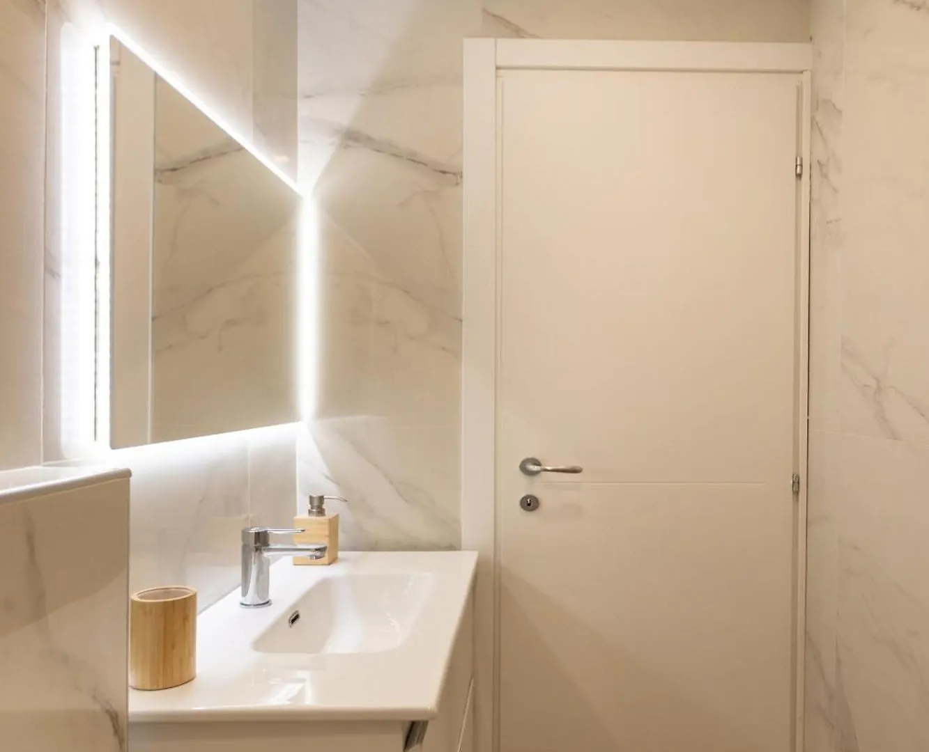 Plana Apartment Milan